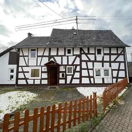 300 Jahre Altes Renoviertes Fachwerkhaus Дом отдыха Peterslahr