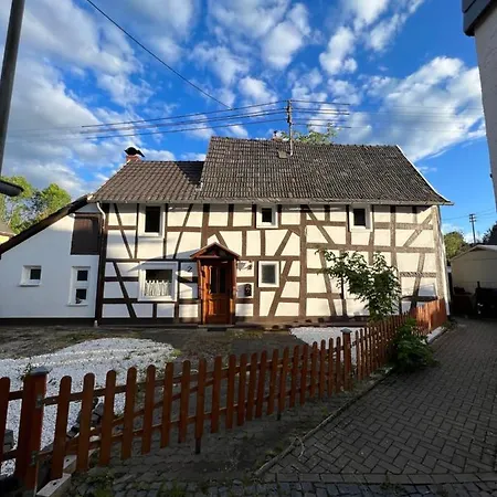 300 Jahre Altes Renoviertes Fachwerkhaus * Peterslahr