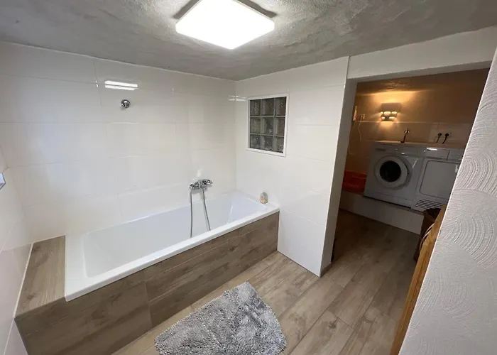 300 Jahre Altes Renoviertes Fachwerkhaus Dom wakacyjny Peterslahr