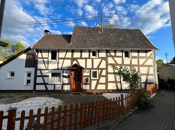 300 Jahre Altes Renoviertes Fachwerkhaus * Peterslahr